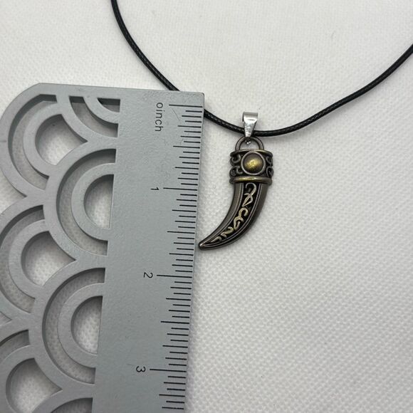 NWOT Wolf tooth pendant with wax cord - Picture 4 of 4
